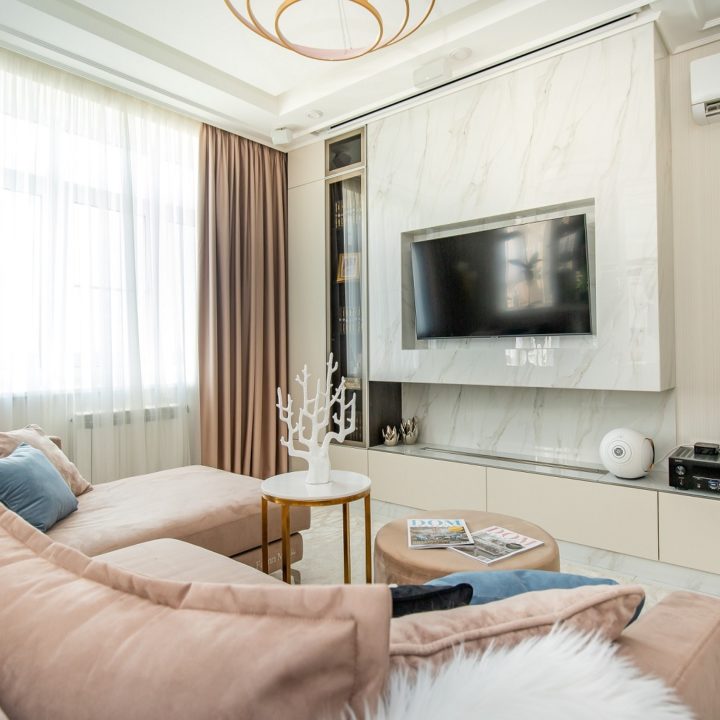 БЕЛОЕ СОЛНЦЕ ПЕВИЦЫ. КВАРТИРА В КОММУНАРКЕ, 97 М2